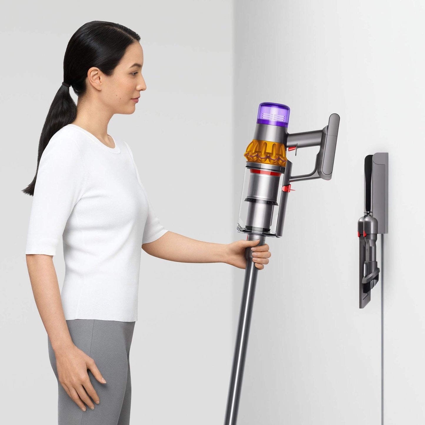 Dyson V15s Detect Submarine Cordless Stick Vacuum Cleaner- Factory Refurbished docking