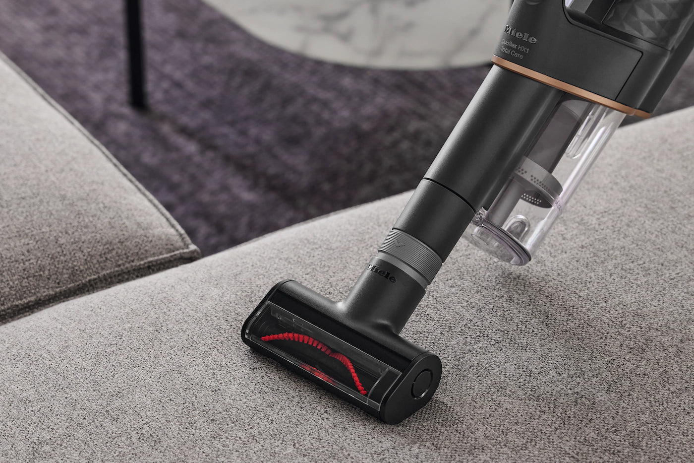 Miele Duoflex HX1 Cat & Dog Cordless Stick Vacuum Cleaner cleaning couch mini electrobrush