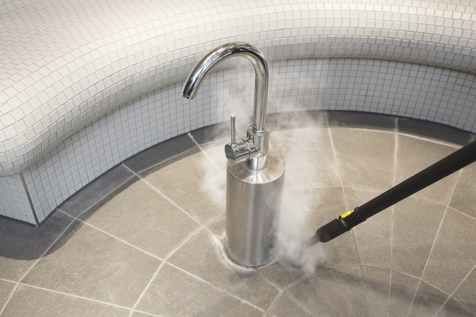 Karcher SG 4/4 cleaning taps with steam