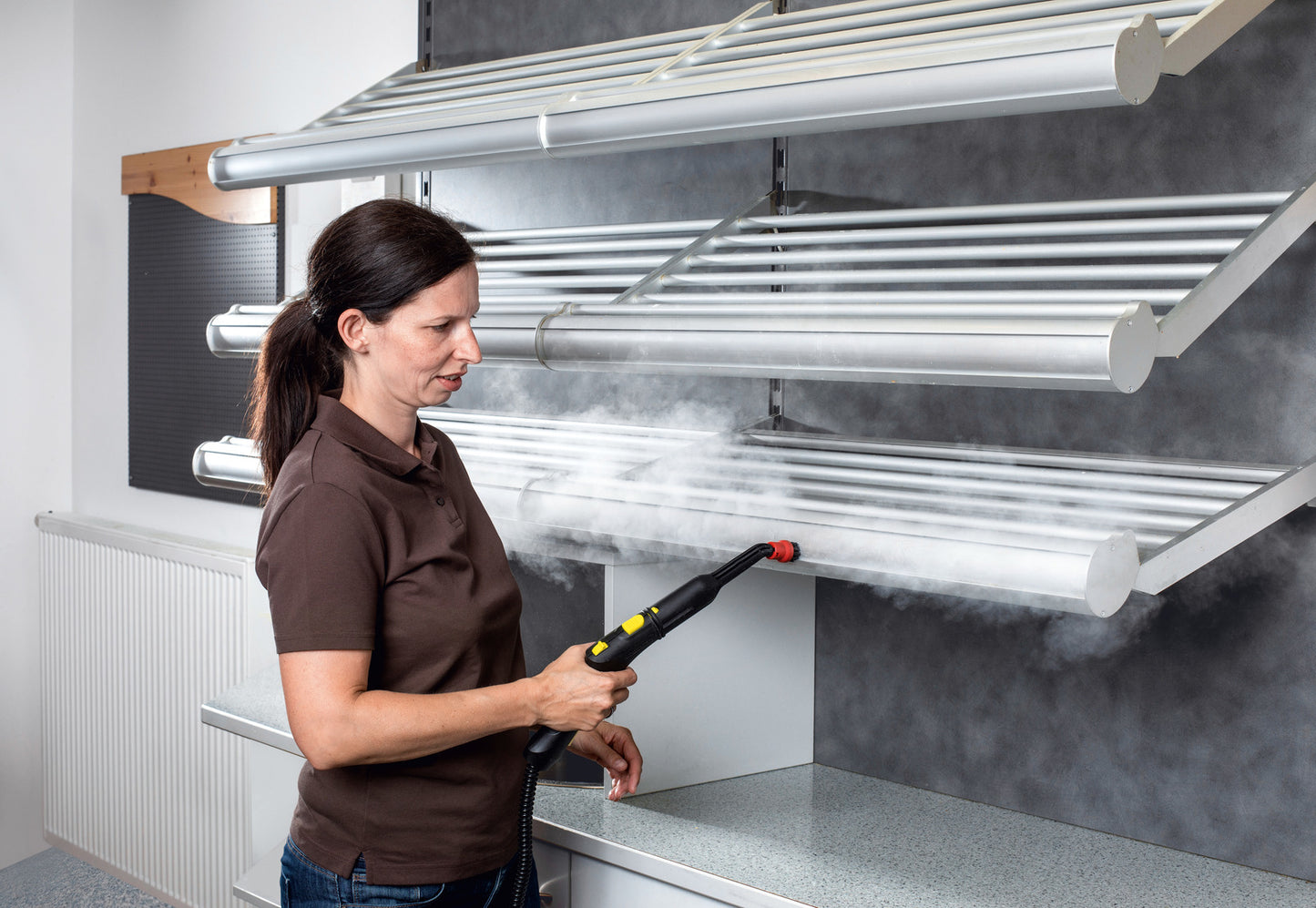 Karcher SG 4/4 cleaning vents with steam