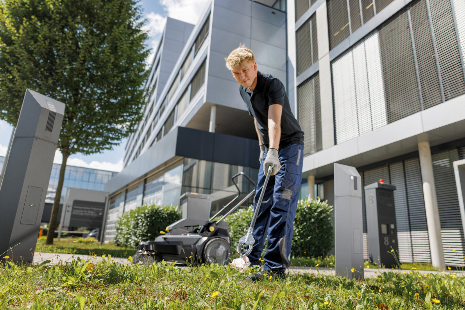 Karcher KM 70/20 C 2SB Manual Walk-Behind Compact Floor Sweeper W/ Dual Brushes picking garbage